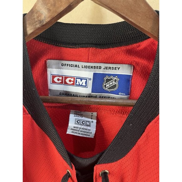 Vintage Calgary Flames NHL CCM Jersey (Men’s Size S) - Picture 4 of 7